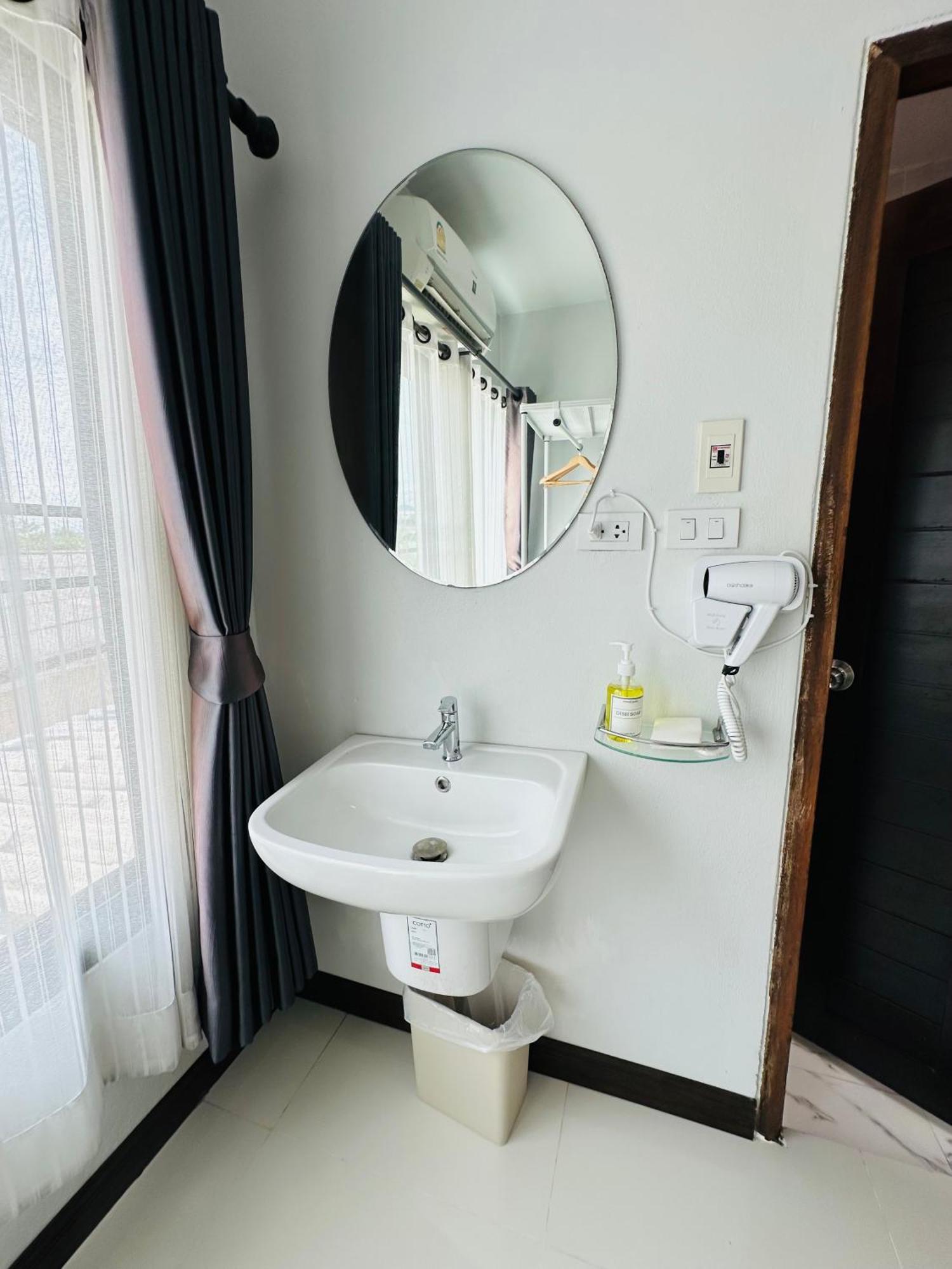 Service Apartment Lampang Room202 ใจกลางเมืองใกล้กาดกองต้า Εξωτερικό φωτογραφία