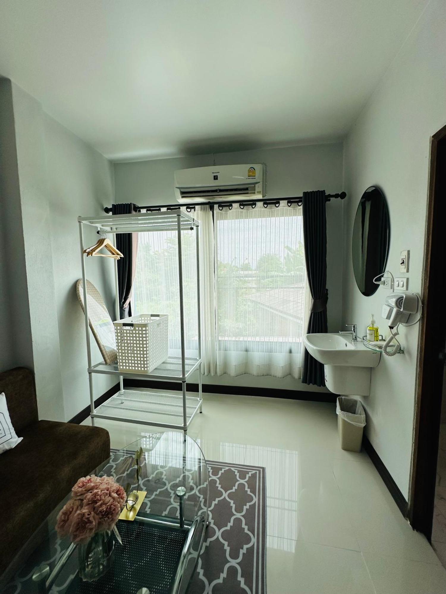 Service Apartment Lampang Room202 ใจกลางเมืองใกล้กาดกองต้า Εξωτερικό φωτογραφία